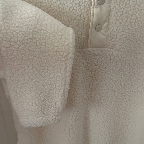 Like New! Old Navy Active Cozy Cream Sherpa-Like Pullover Sweater sz XS - Picture 9 of 12